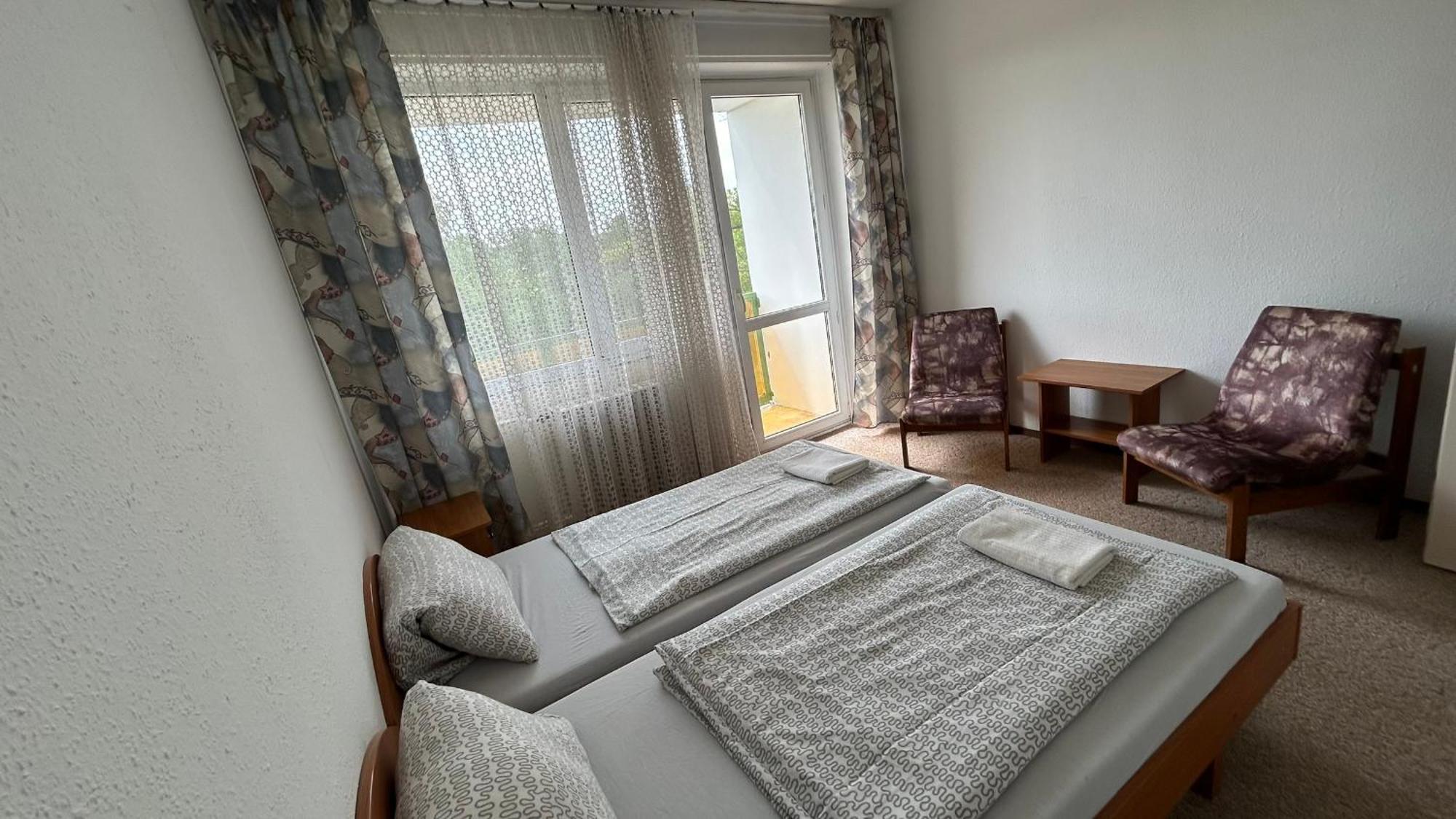 Aranypart Hostel Siofok Exterior photo