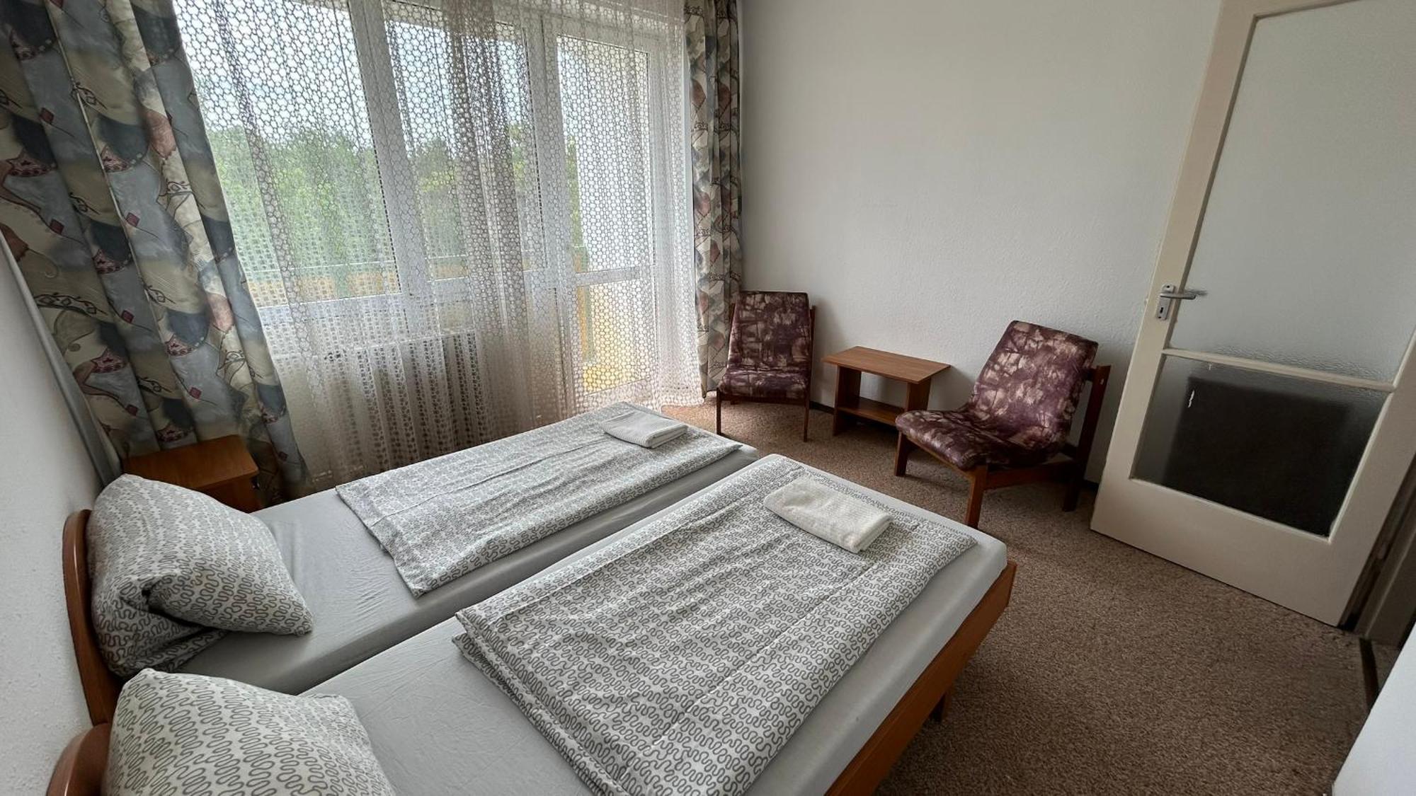 Aranypart Hostel Siofok Exterior photo